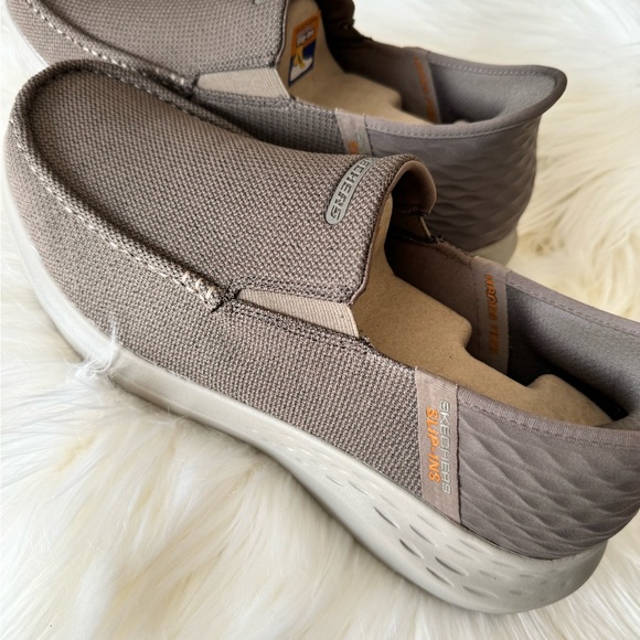 NWT Sketchers hands free slip ins, air cooled with memory foam - Picture 5 of 8